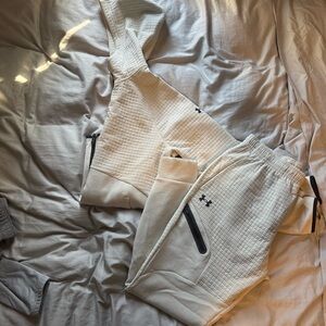 Under Armour Off-White Quilted Fleece Sweat Suit